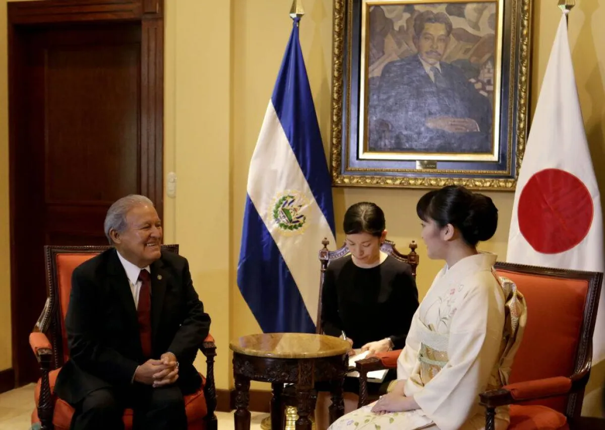 الأميرة ماكو مع رئيس جمهورية السلفادور- الصورة من موقع Royal Central