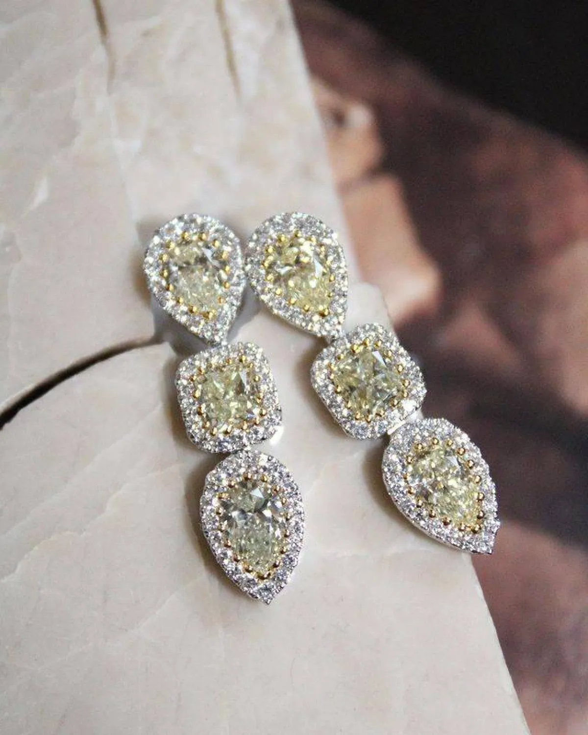 أقراط  متدلية من علامة Tony Jewellery & Watches-الصورة من حساب العلامة على انستغرام