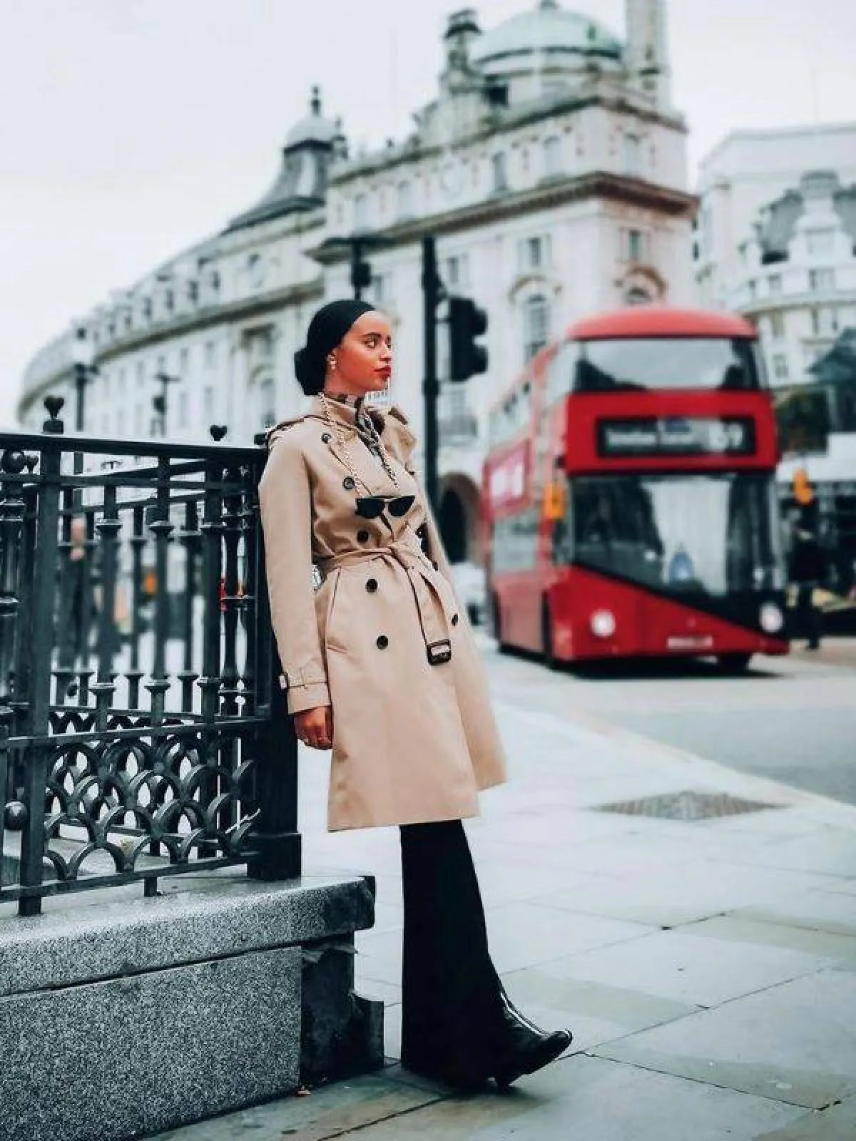 معطف الترنش من لولوة الخطاف