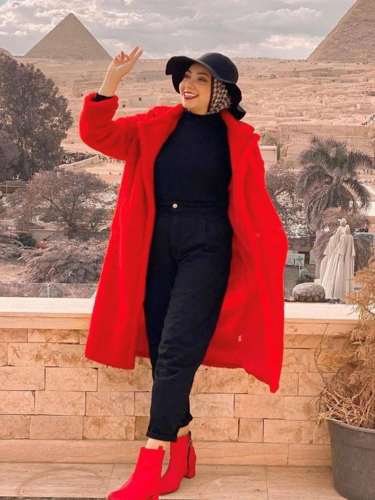 اطلالة كلاسيكية من مي عبدالفتاح