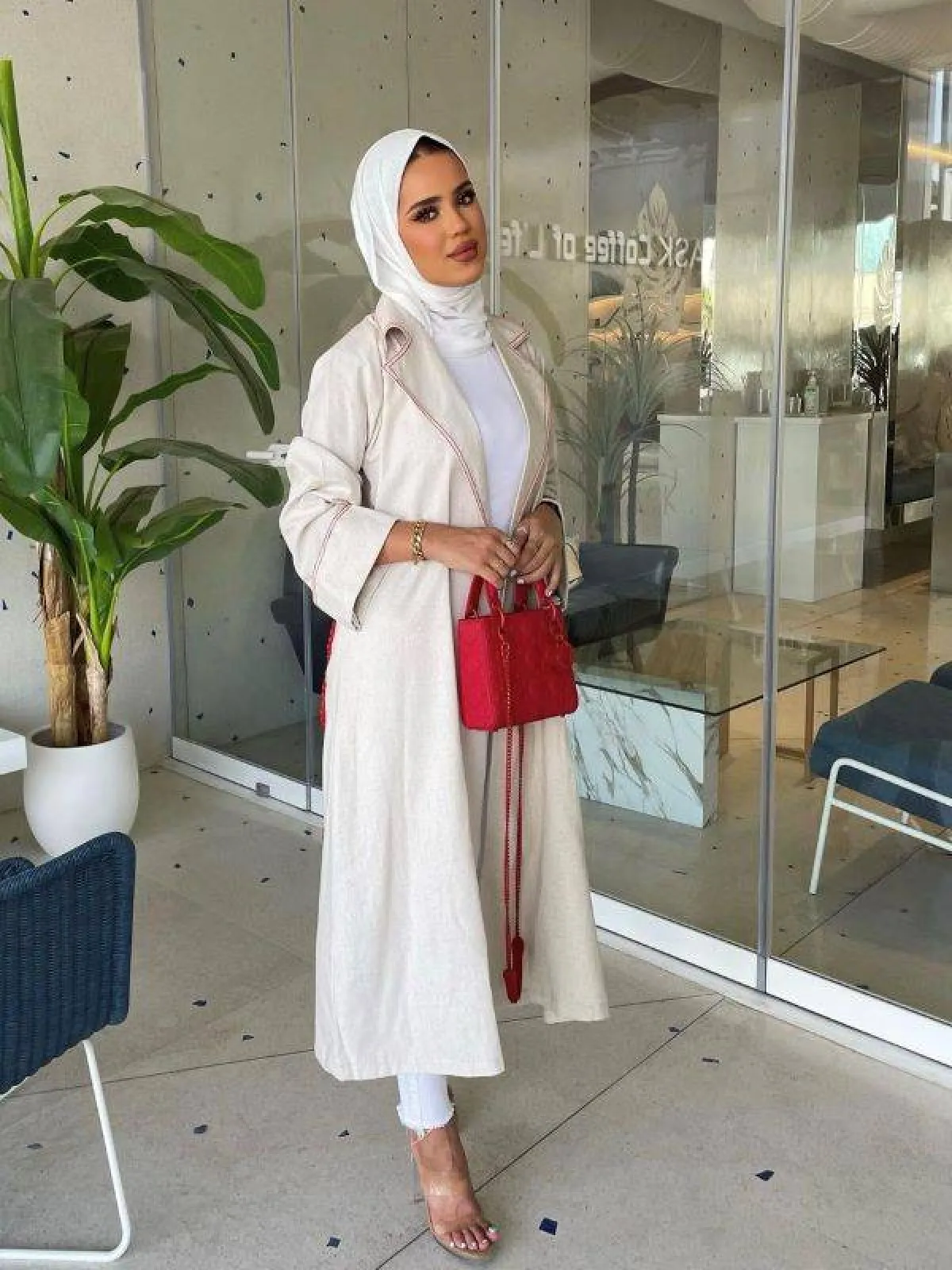 سارة الدهيم باطلالة كاجوال