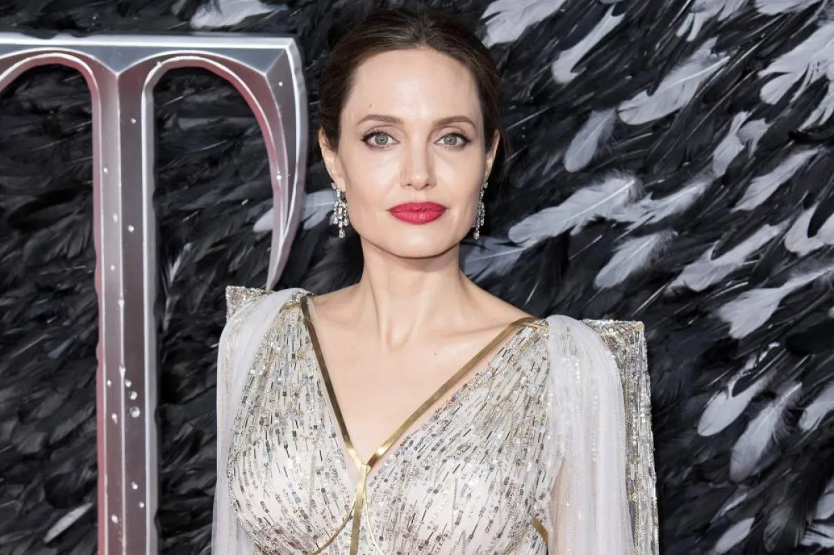 النجمة الأمريكية أنجلينا جولي - الصورة من People