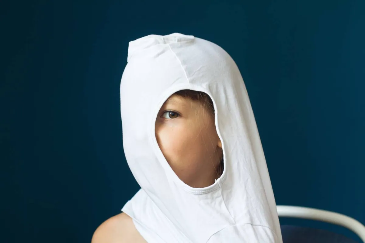 صورة تعبيرية لطفل عنيد