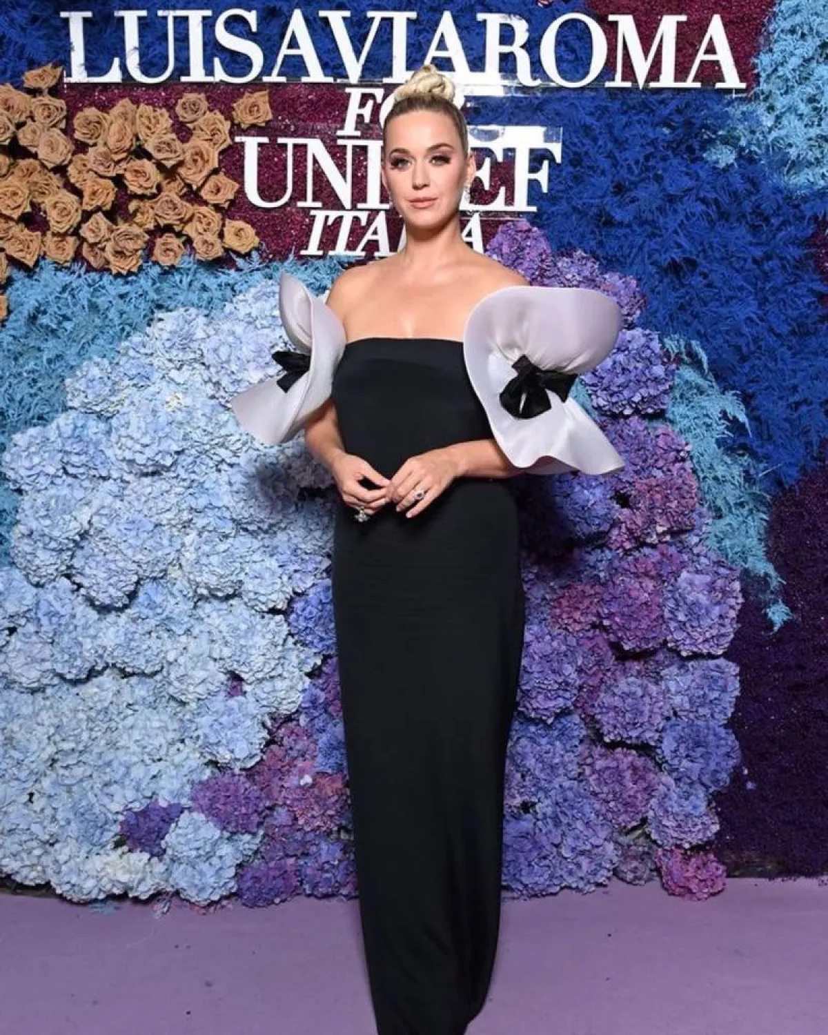 كيتي بيري بمجوهرات من الألماس الأبيض-الصورة من حسابها على انستغرام