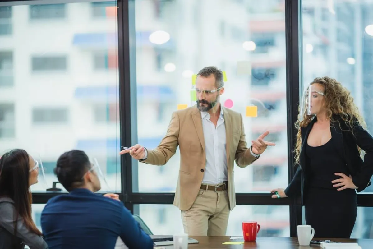 طرق التعامل مع المتنمّرين في مقرّ العمل