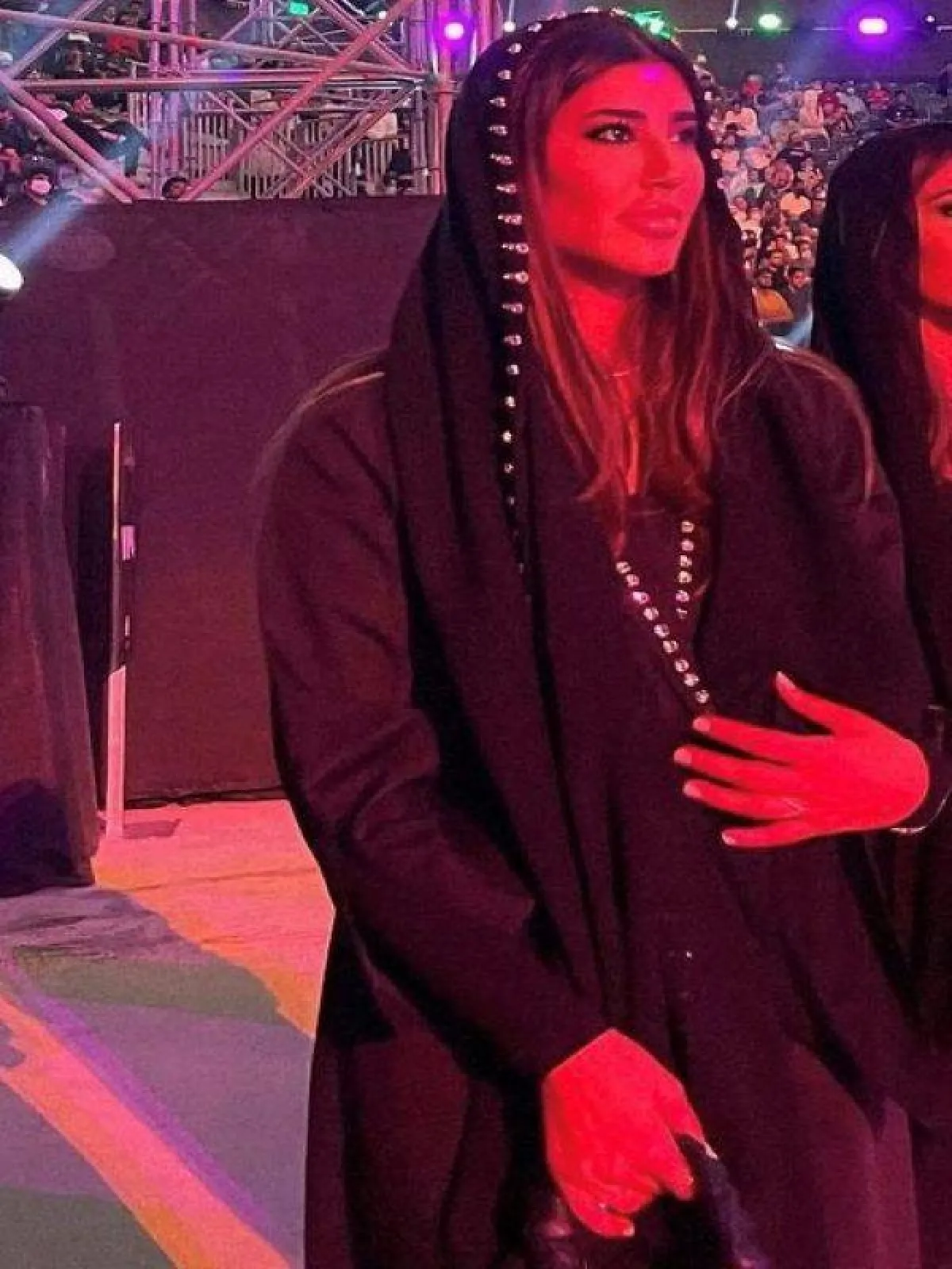 العباية السوداء