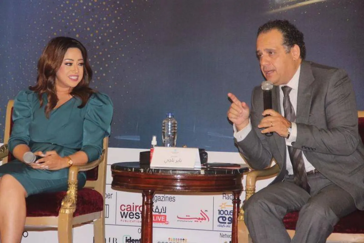 من المؤتمر الصحافي وتظهر به المطربة ريهام عبد الحكيم - الصورة من المسؤول الإعلامي بالمؤتمر الصحافي