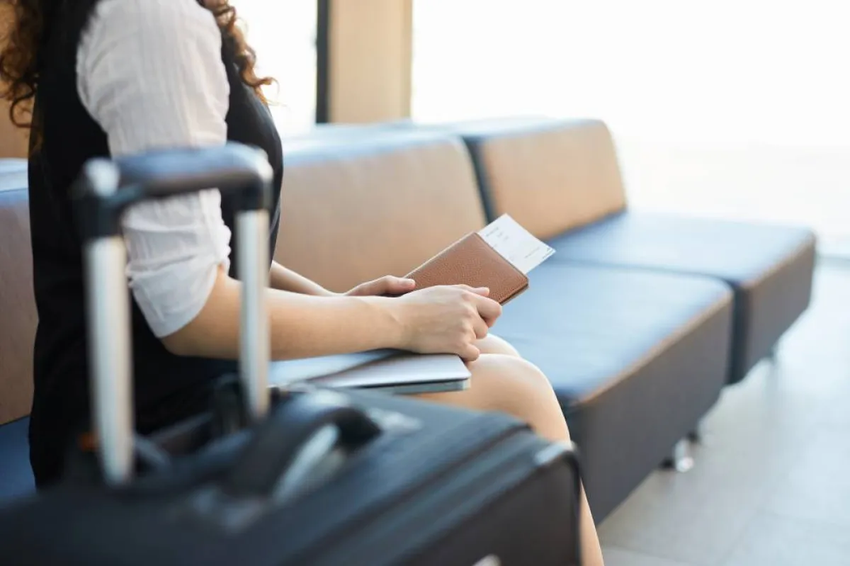 يفضل انتظار الرحلة بالمطار وابقاء جواز السفر باليد لإنهاء الإجراءات