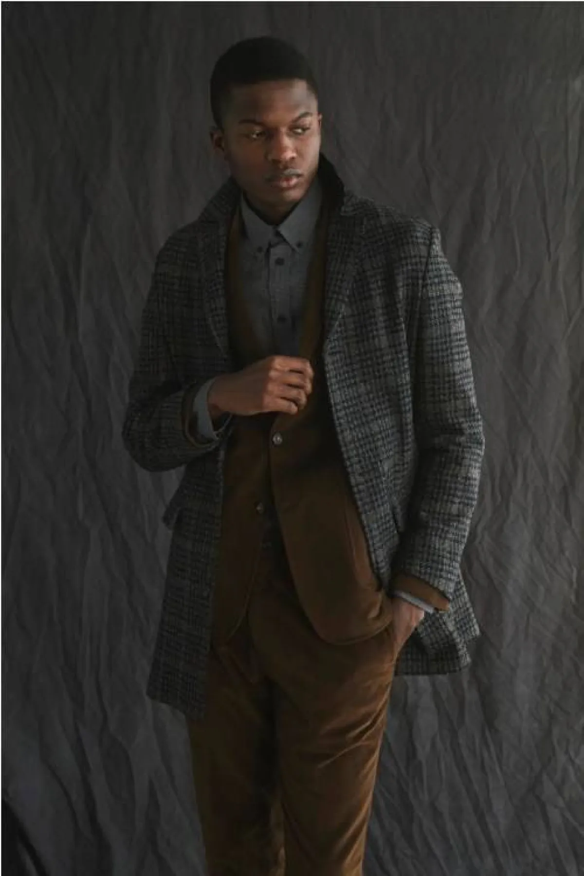 بدلة باللون البنّي الغامق من بيلي ريد  Billy Reid