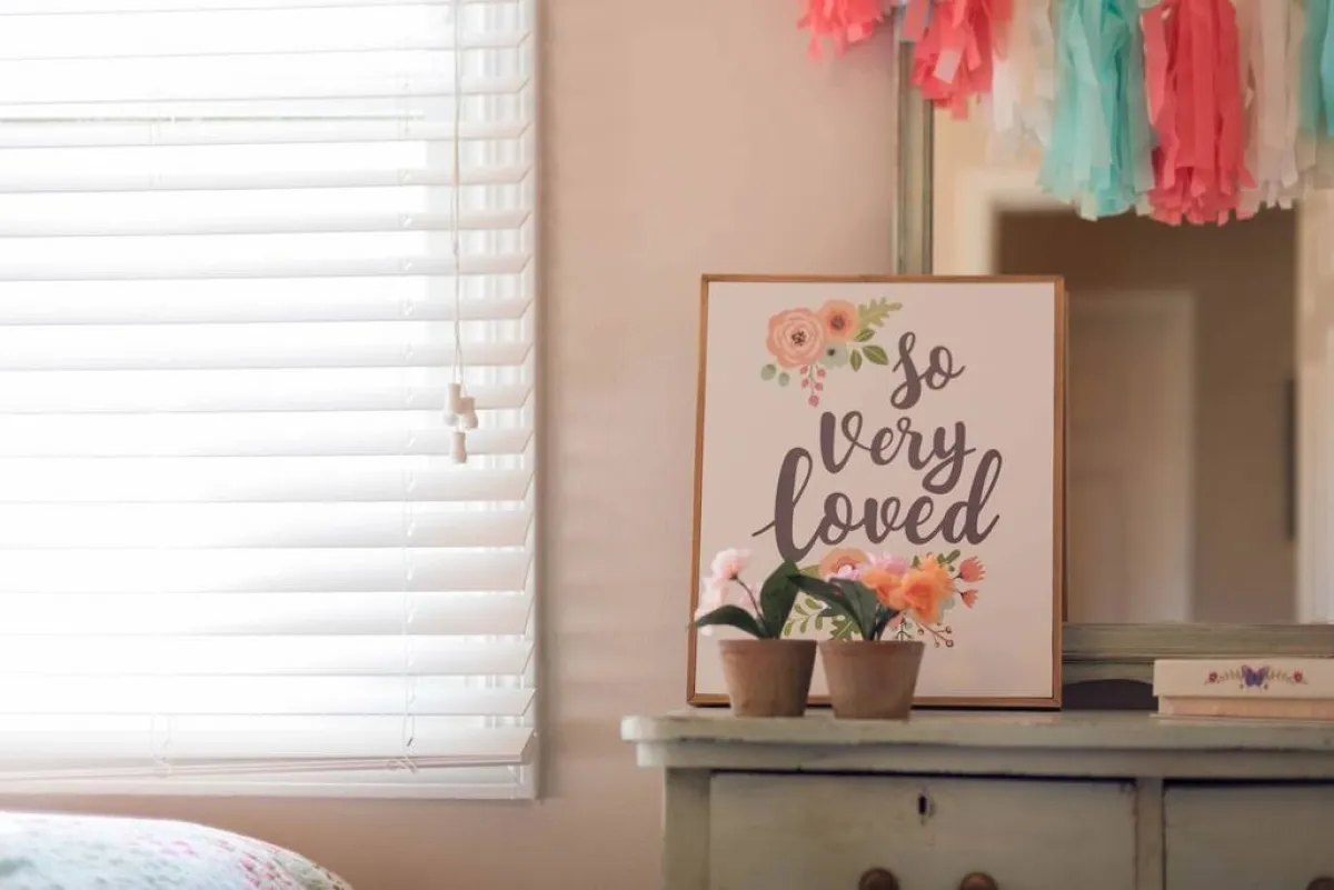 تفاصيل في غرفة نوم الفتاة الجامعيّة