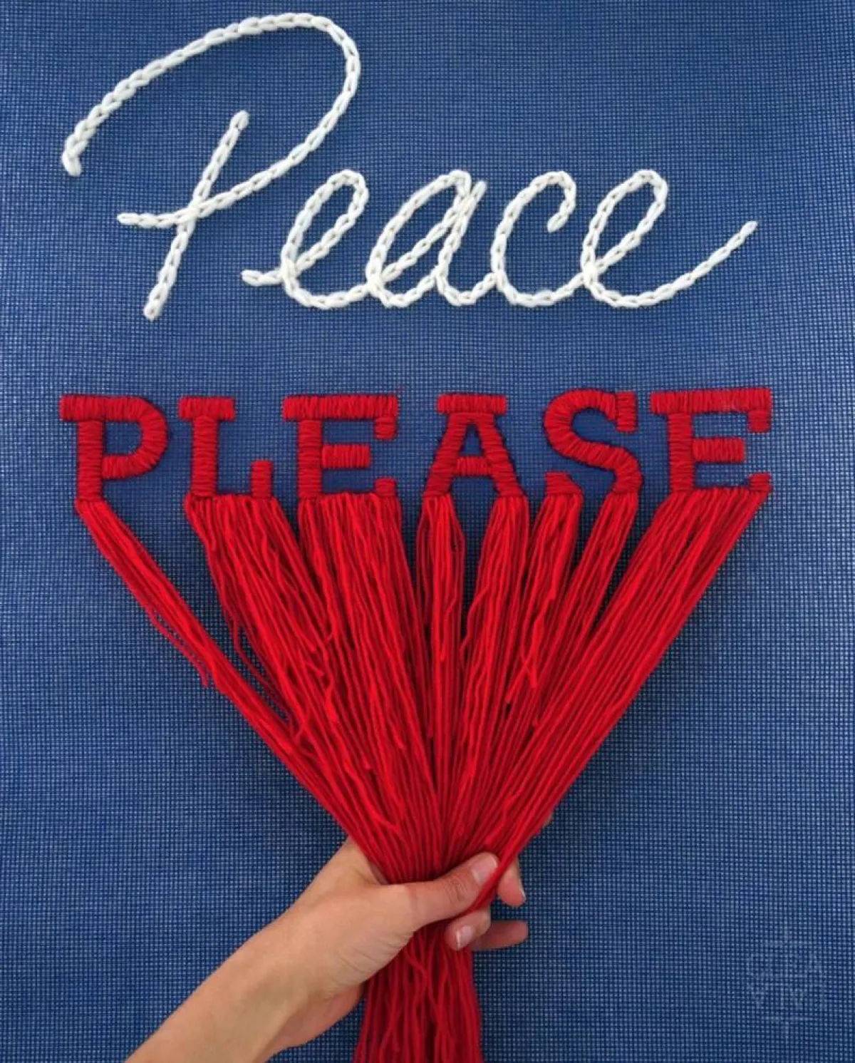 فن التطريز بالحروف على الورق بالخيط