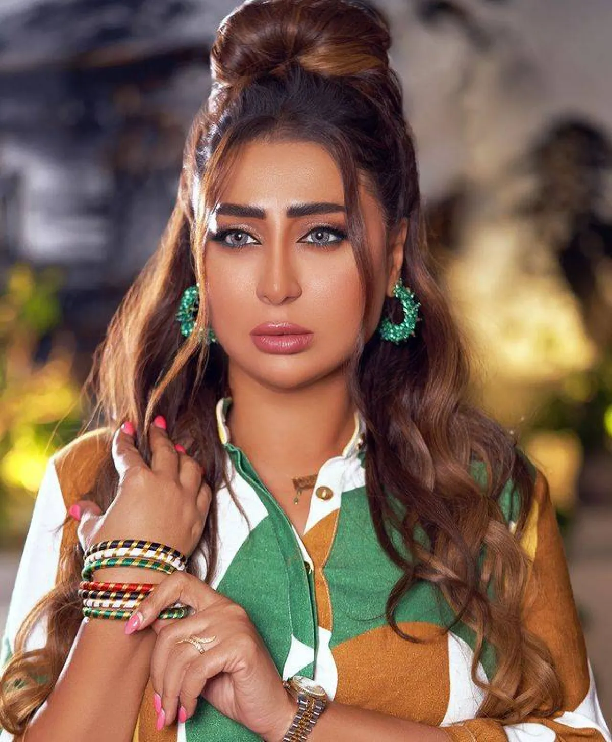 شيماء سبت تستقبل يوم ميلادها بمجوهرات ملونة