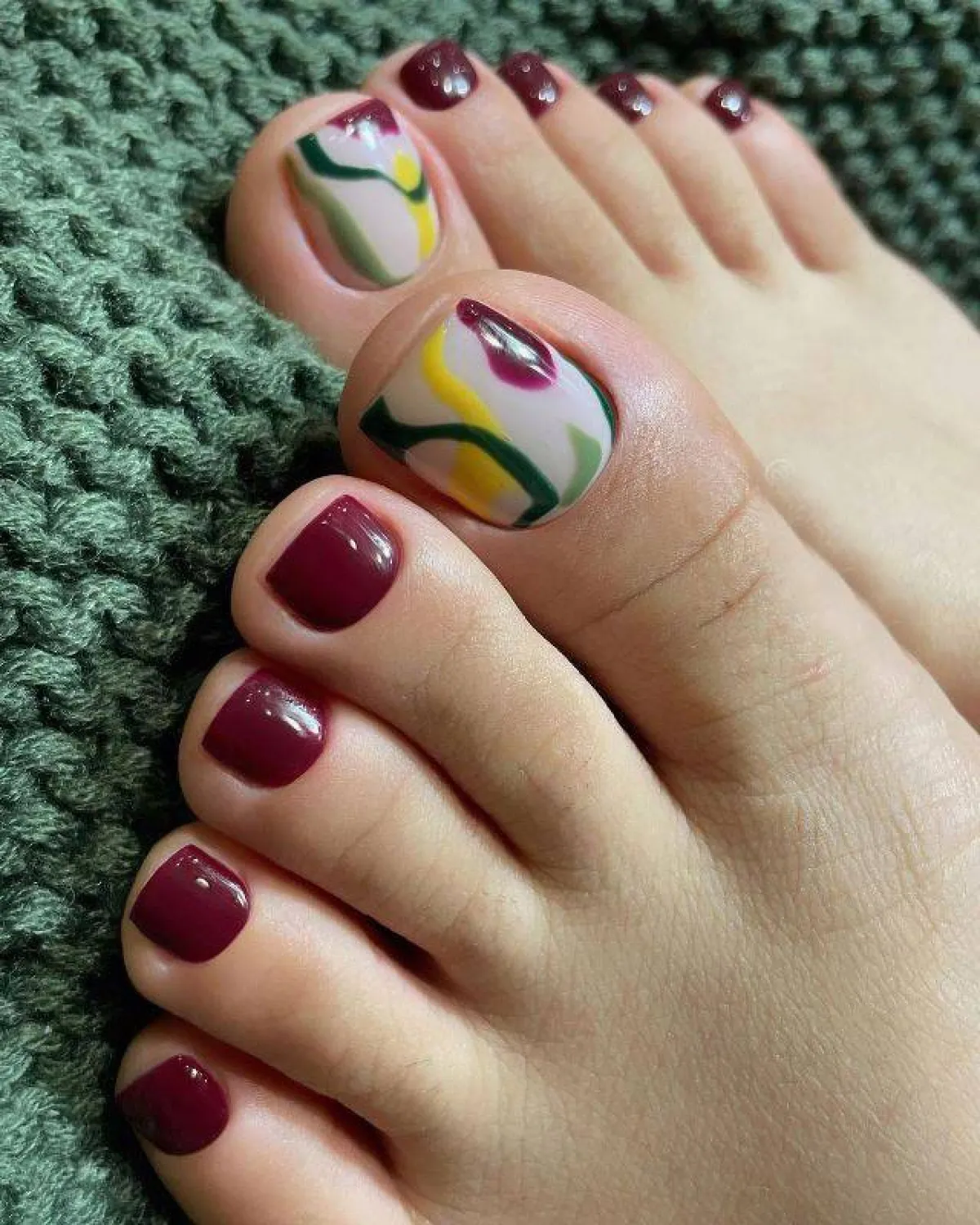 رسومات مناكير - الصورة من حساب  nail_sunny الرسمي على إنستغرام