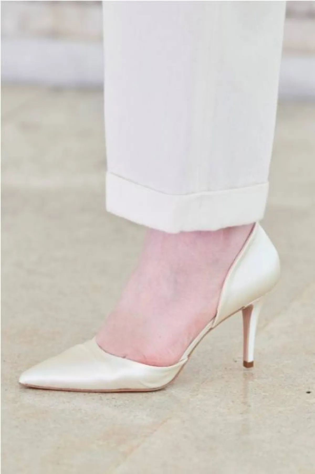 حذاء باللون الواوف وايت من لورا بياجيوتي  Laura Biagiotti