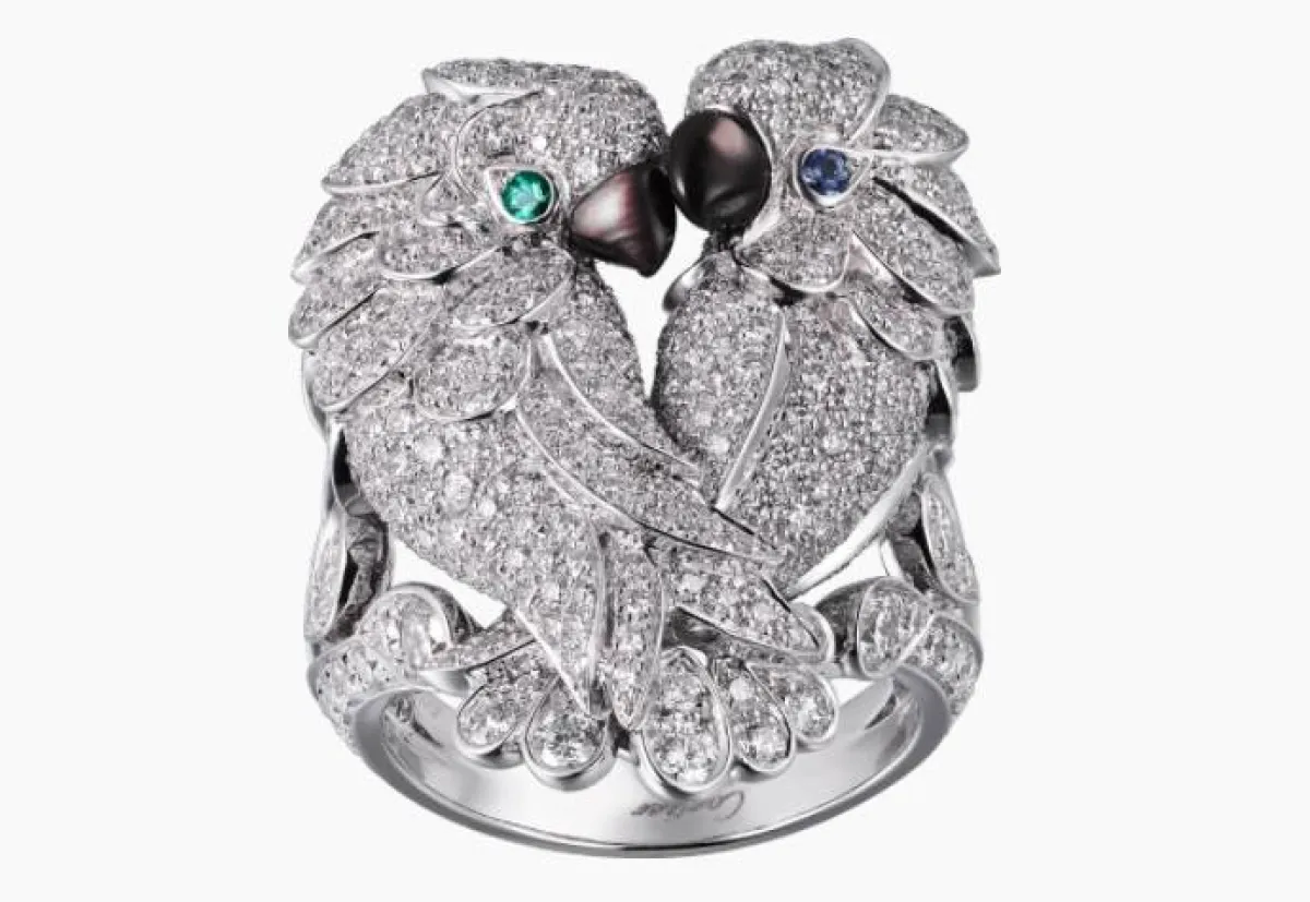 خاتم ألماس مرصع بالزمرد واللؤلؤ والياقوت من كارتييه