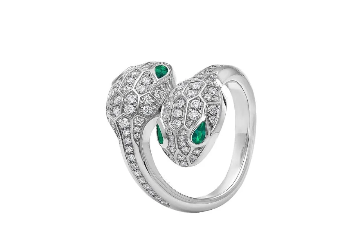 خاتم ألماس مرصع بالزمرد من بلغاري