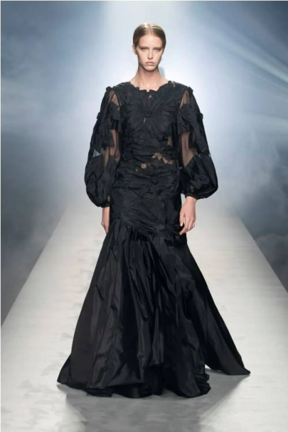 فستان بتصميم الساعة الرملية من البيرتا فيريتي  Alberta  Ferretti