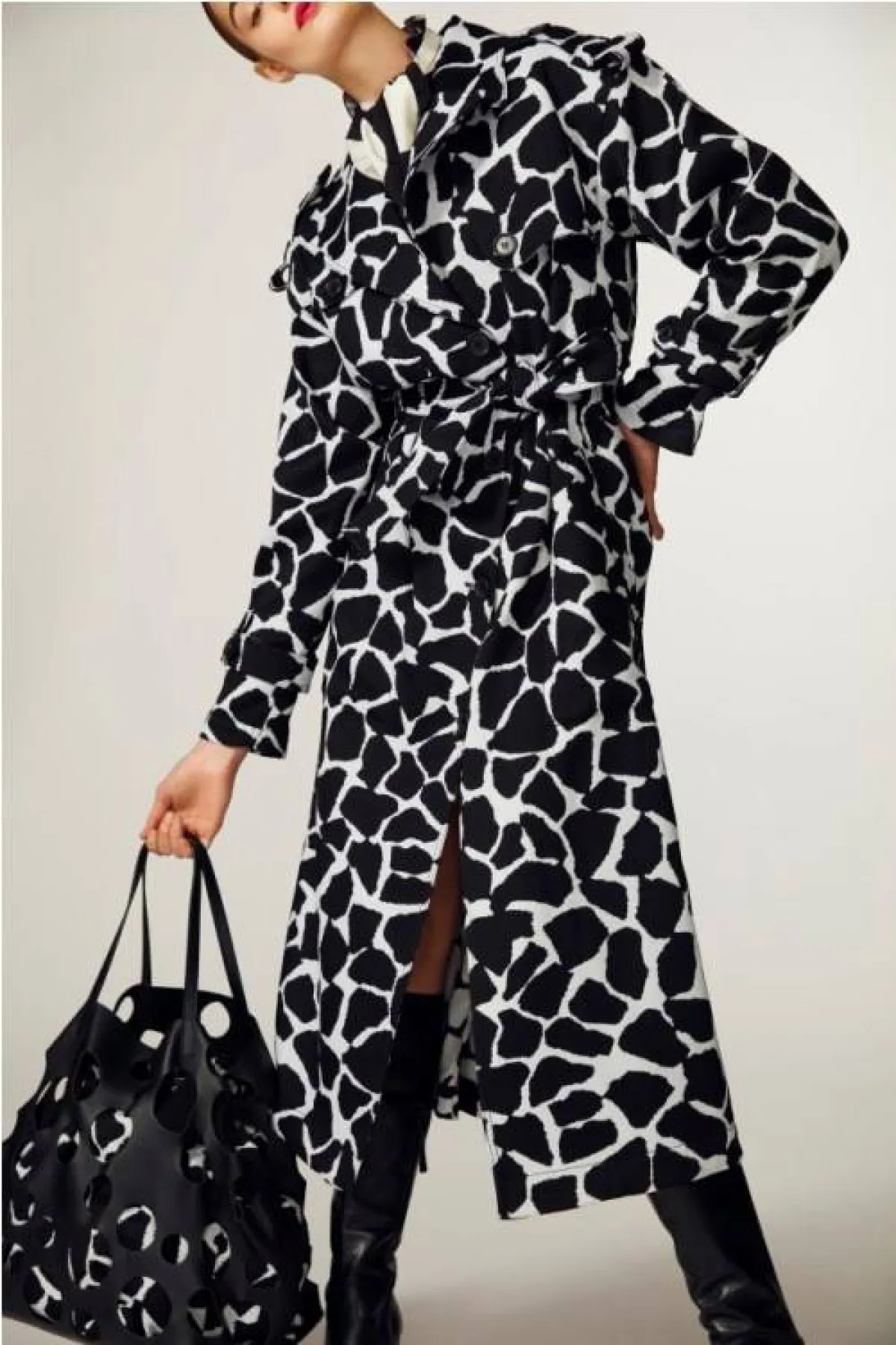 فستان بقصّة مستقيمة من كارولينا هيريرا   Carolina Herrera