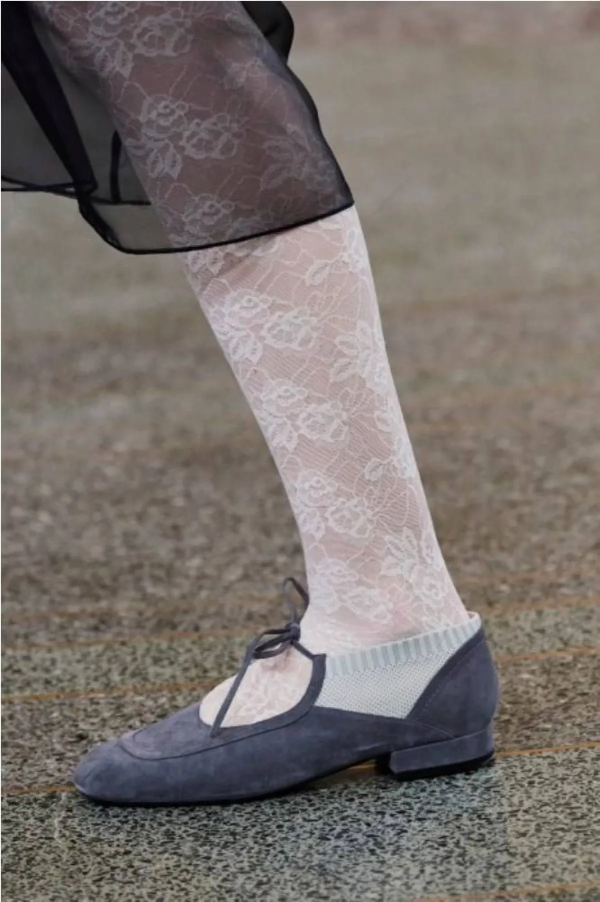 أحذية مسطّحة لإطلالة مريحة