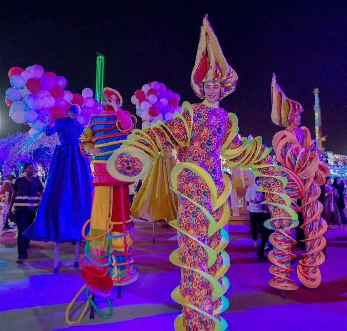 الشخصيات المتنكرة المتجولة في ونتر وندرلاند