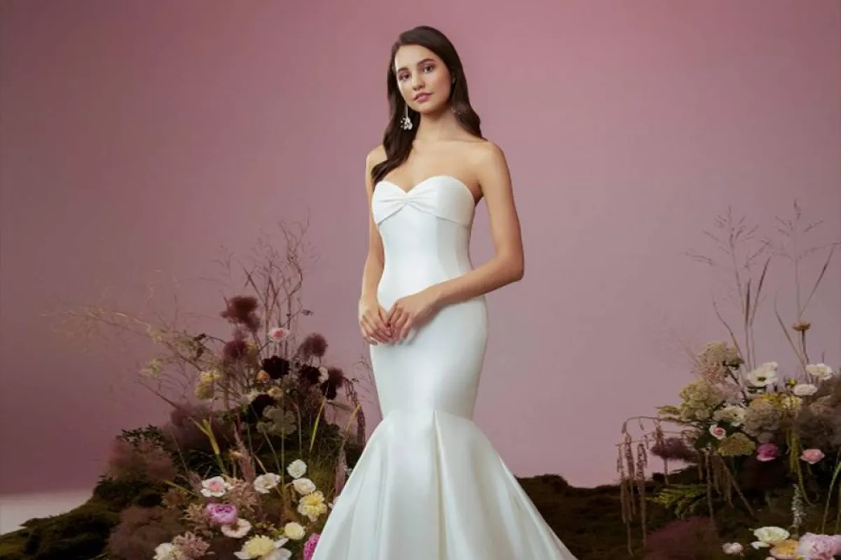 فستان زفاف بتوب كب بتصميم الكشكش على الصدر