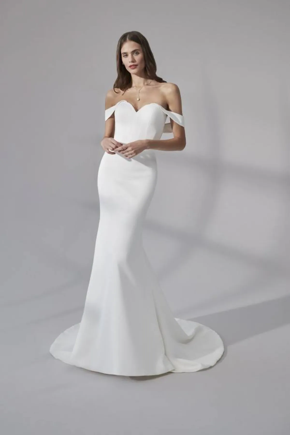 فستان زفاف بأكمام منسدلة بتصميم حورية البحر 