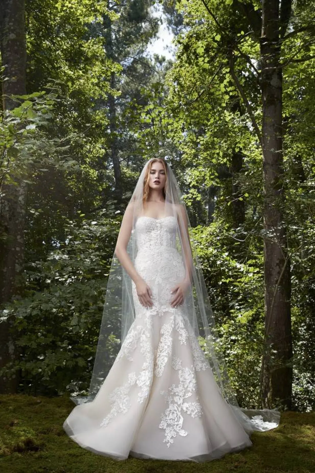 فستان زفاف دانتيل مع تول بتصميم حورية البحر