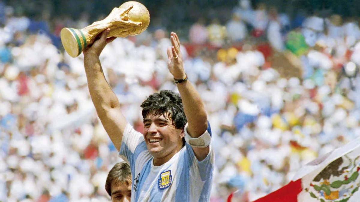 Diego MaradonaDiego Maradona- الصورة من موقع CBS Sports
