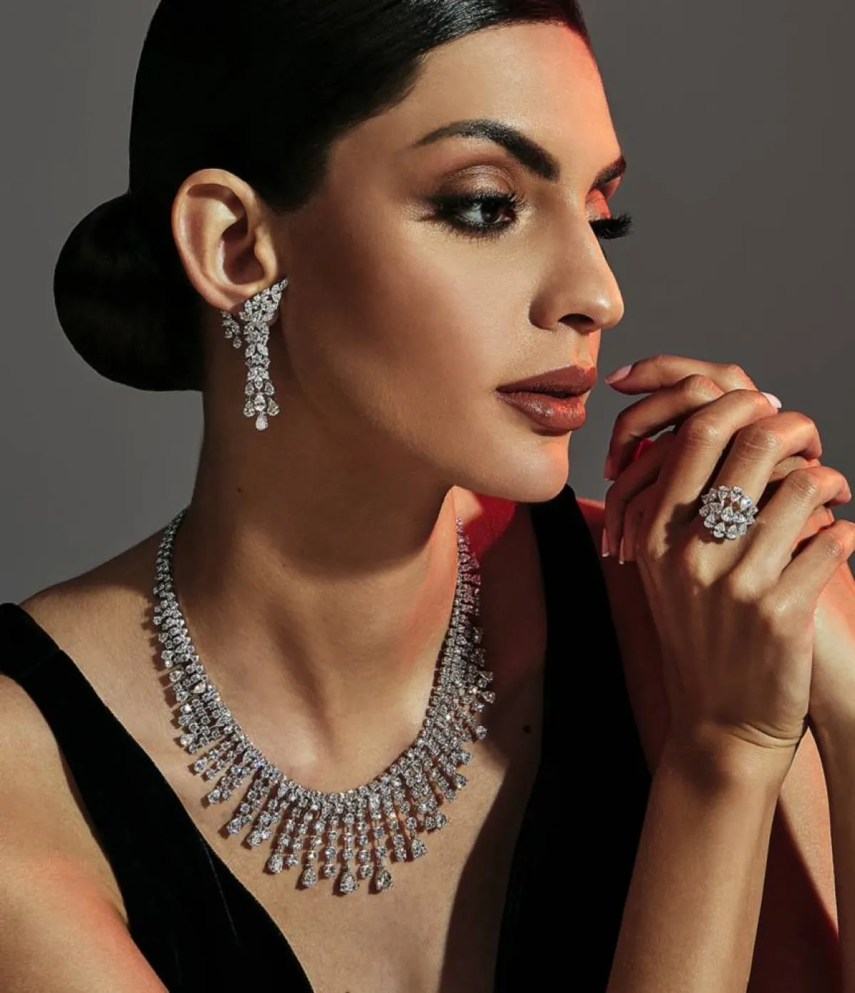 شركات وعلامات تجارية رائدة تستعرض قطعها الفاخرة والنادرة في معرض المجوهرات والساعات 2021 بأبوظبي