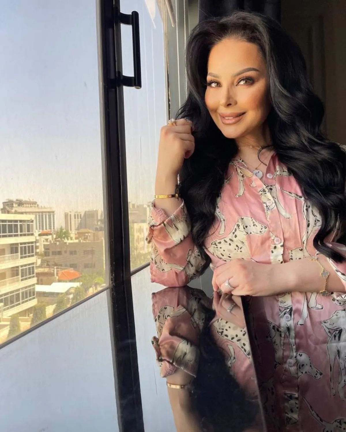 ديانا كرزون بعقد شوكر من الذهب الأصفر