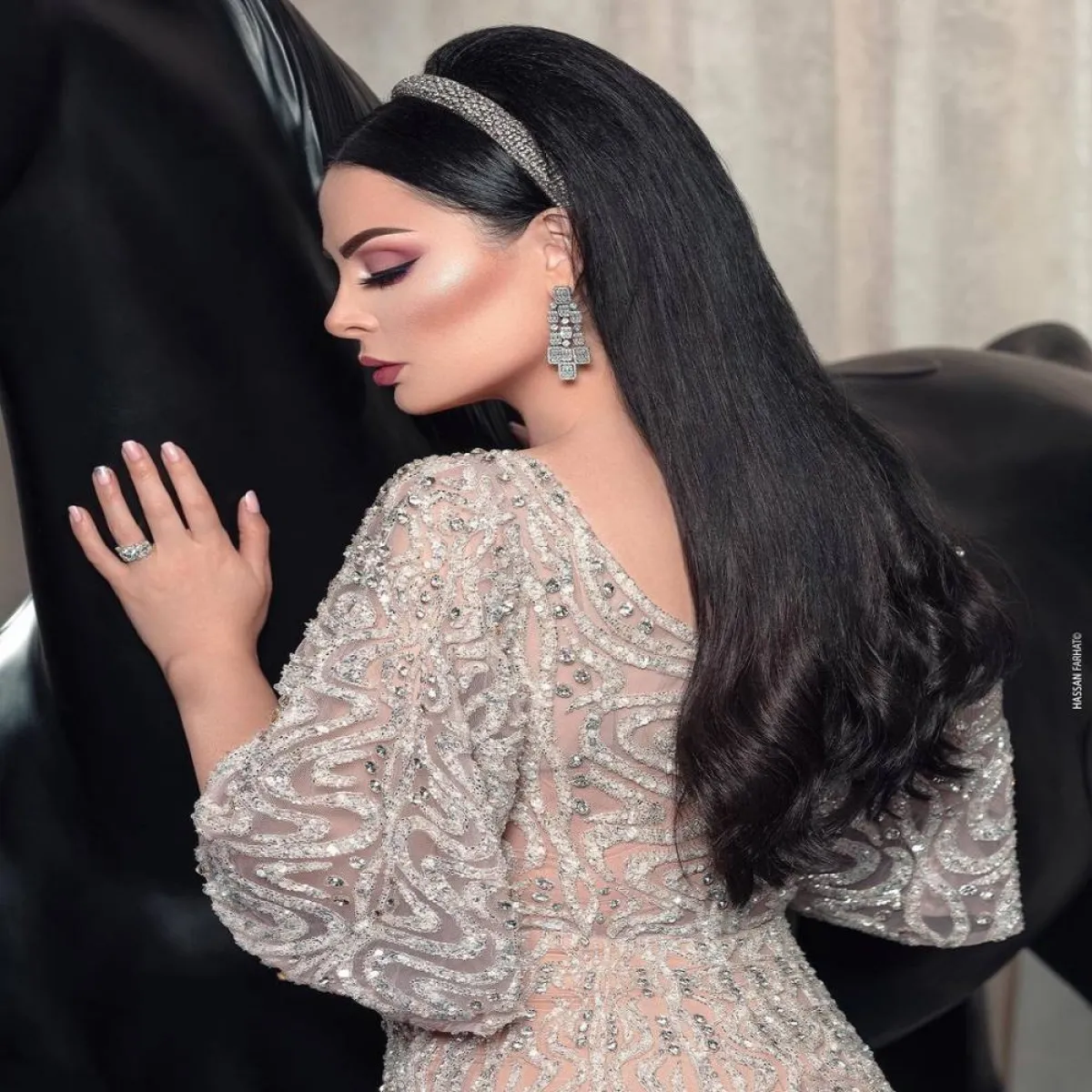 ديانا كرزون بأقراط شاندلر من الألماس