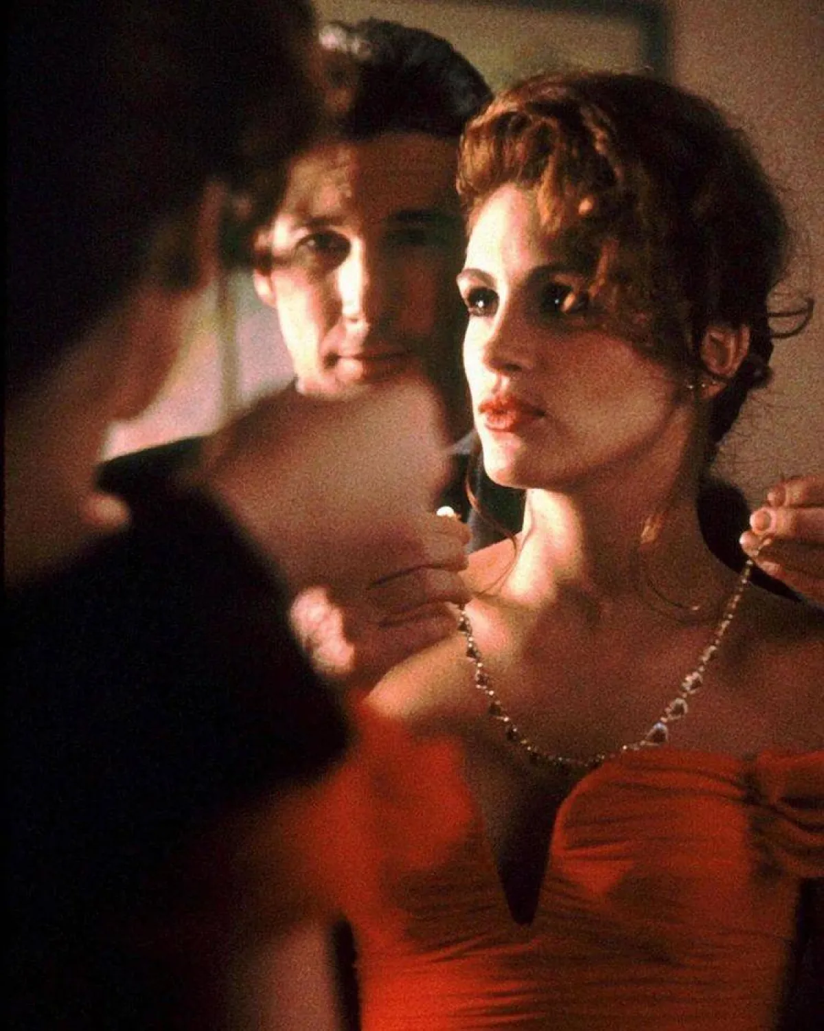 مشهد العقد في فيلم Pretty Woman-الصورة من حساب Hello ru على انستغرام