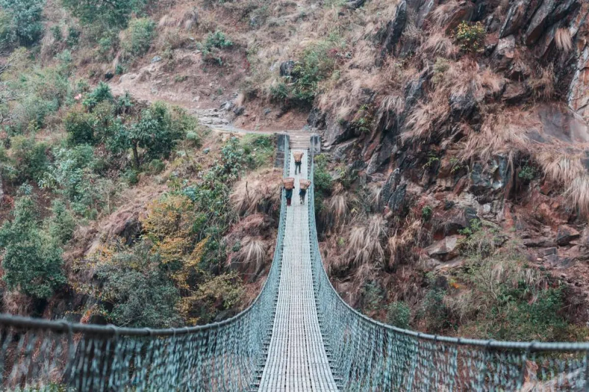 الاستمتاع بالمرتفعات والجبال والطبيعة أثناء السير