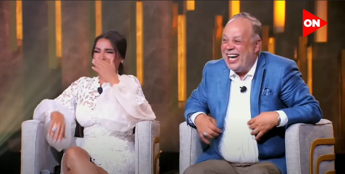 أشرف زكي وروجينا خلال الحلقة - الصورة من حساب قناة أون على يوتيوب