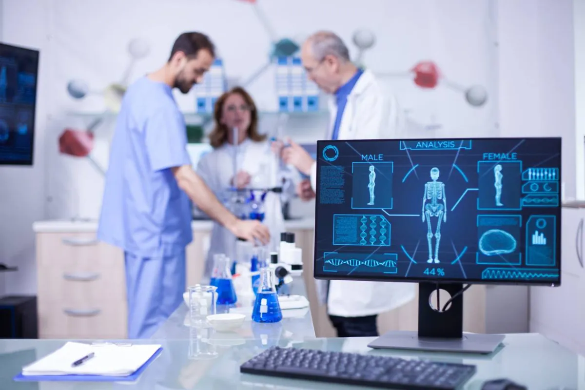 صورة لأطباء في مركز للأبحاث الطبية