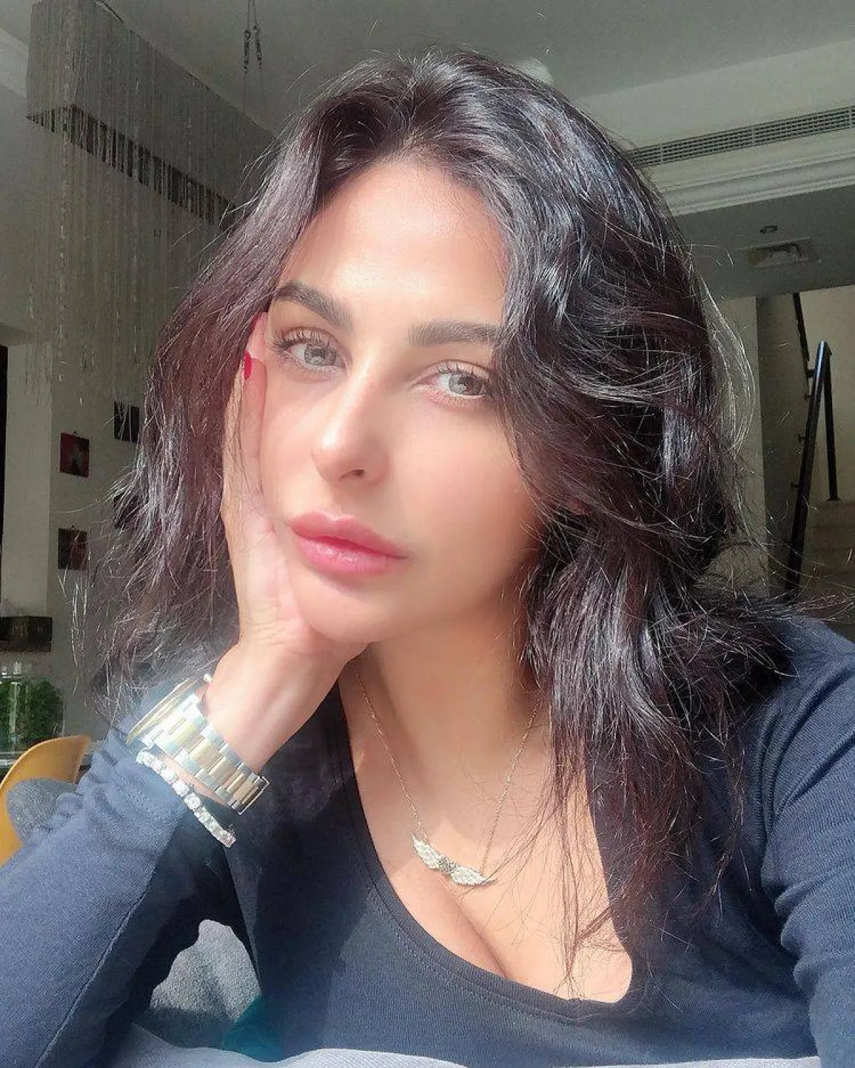 قلادة بشكل أجنحة