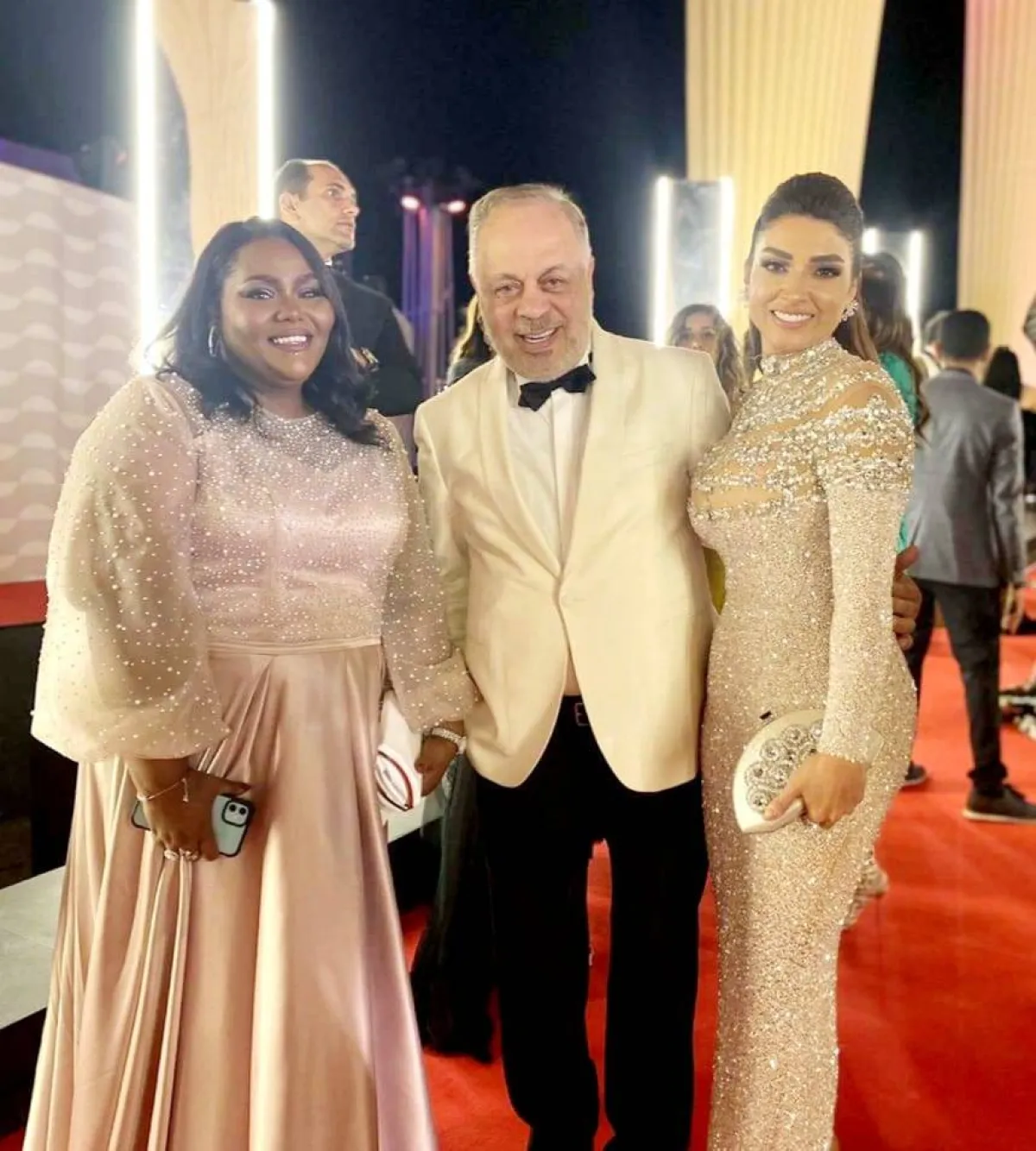 عائشة من مهرجان الجونة ونقيب الفنانين المصريين أشرف ذكي وزوجته