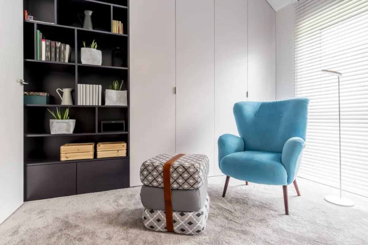 خزانة الكتب للفصل بين المناطق في الغرفة 