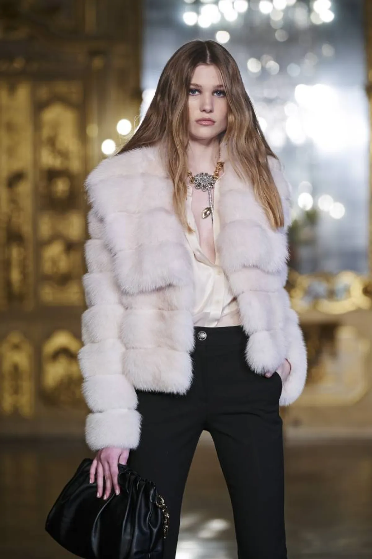 أزياء الفرو في عروض خريف وشتاء 2021-2022