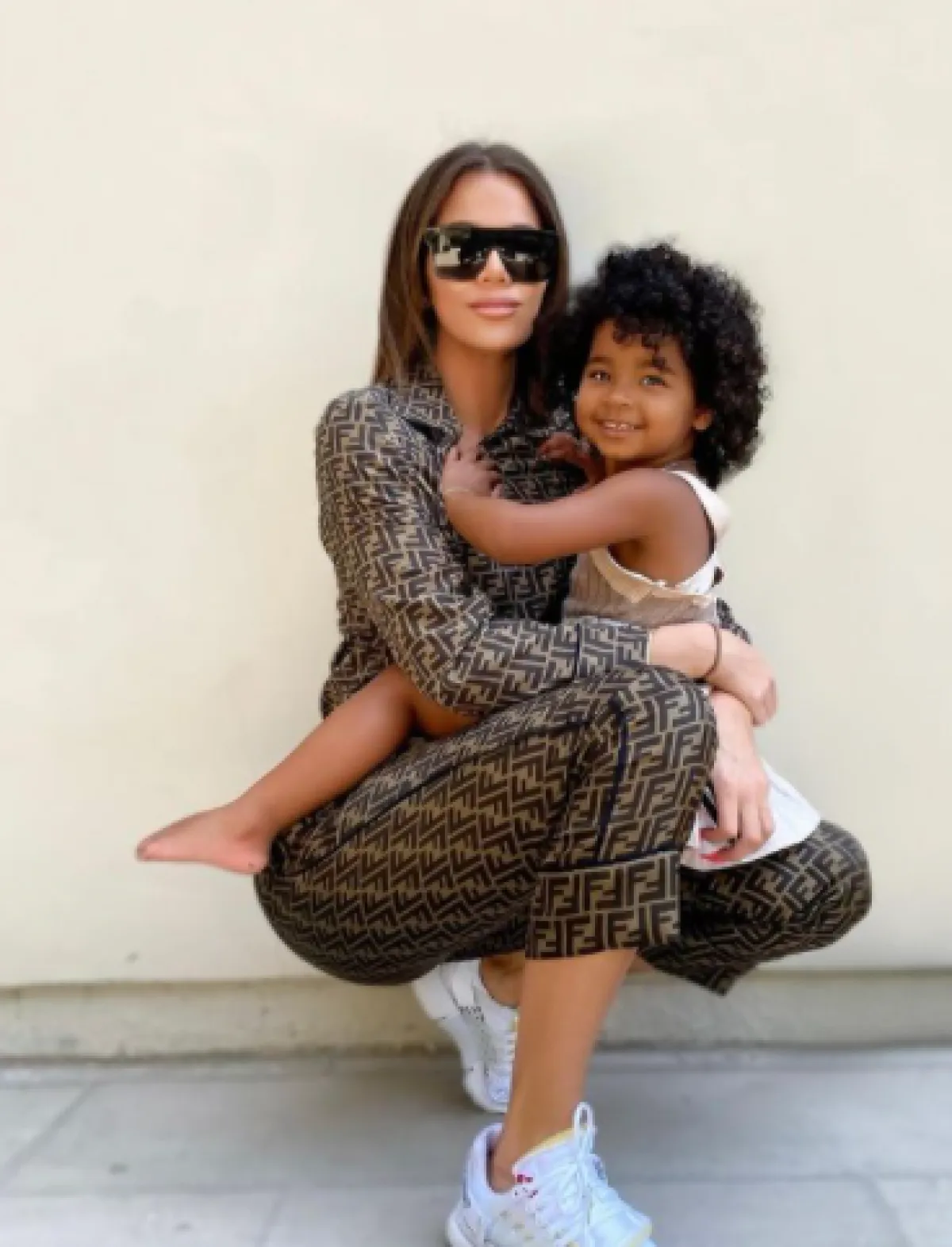 كلوي مع ابنتها - الصورة من إنستغرام النجمة