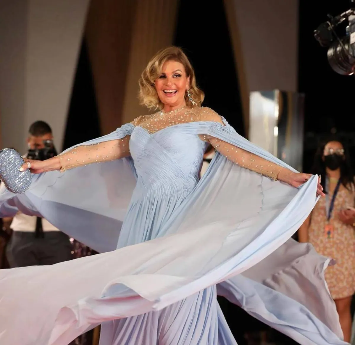 يسرا- الصورة من صفحتها الرسمية على الفيس بوك