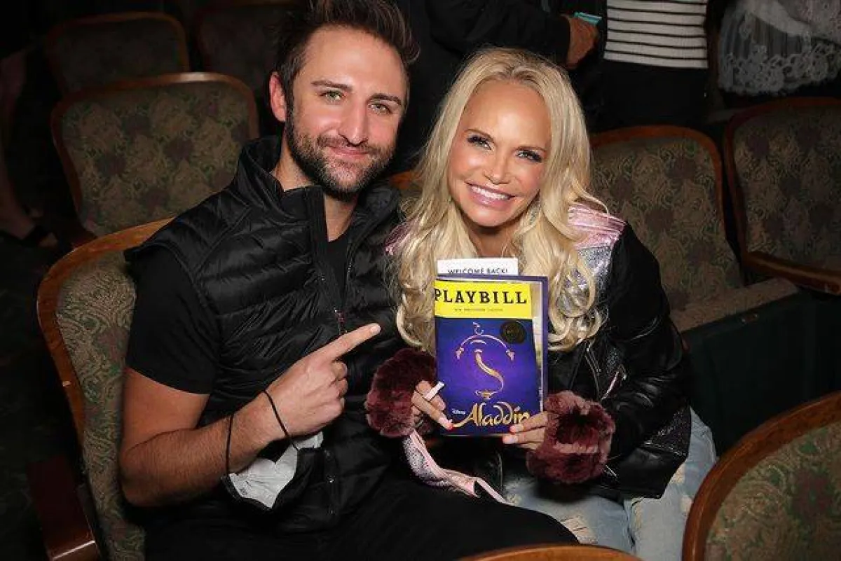 كريستين تشينويث وجوش براينت- الصورة من حساب كريستين تشينويث على إنستغرام