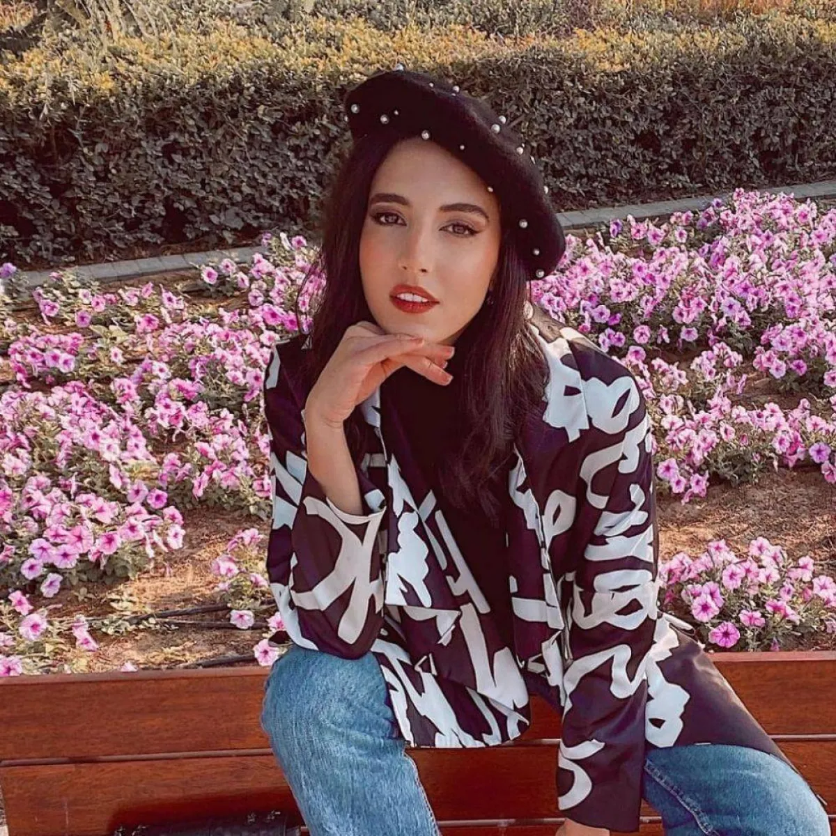 هادية غالب بإطلالة كلاسيكية