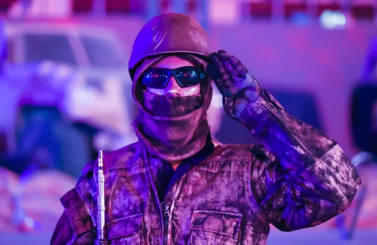 فرصة للعائلات بالدخول في تحديات ترفيهية وسط محاكاة تفاعلية بمنطقة "كومبات فيلد"