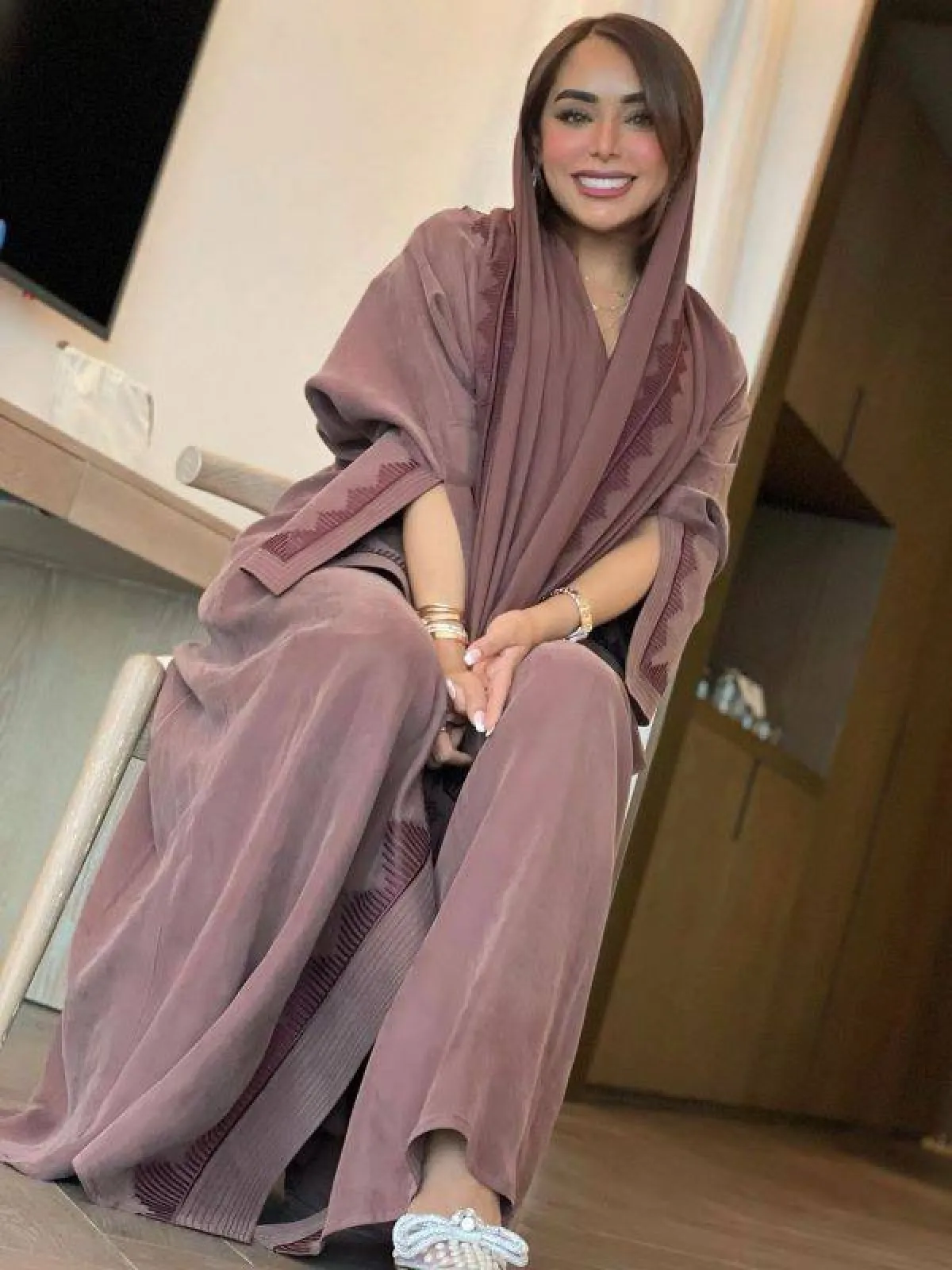 فاطمة المازمي بعباية كاجوال