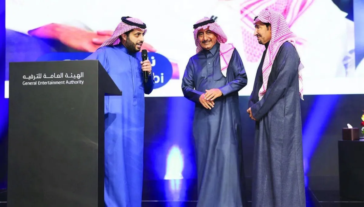 عبدالله السدحان وناصر القصبي مع المستشار تركي آل الشيخ من مؤتمر صناعة الترفيه - الصورة من مجلة سيدتي