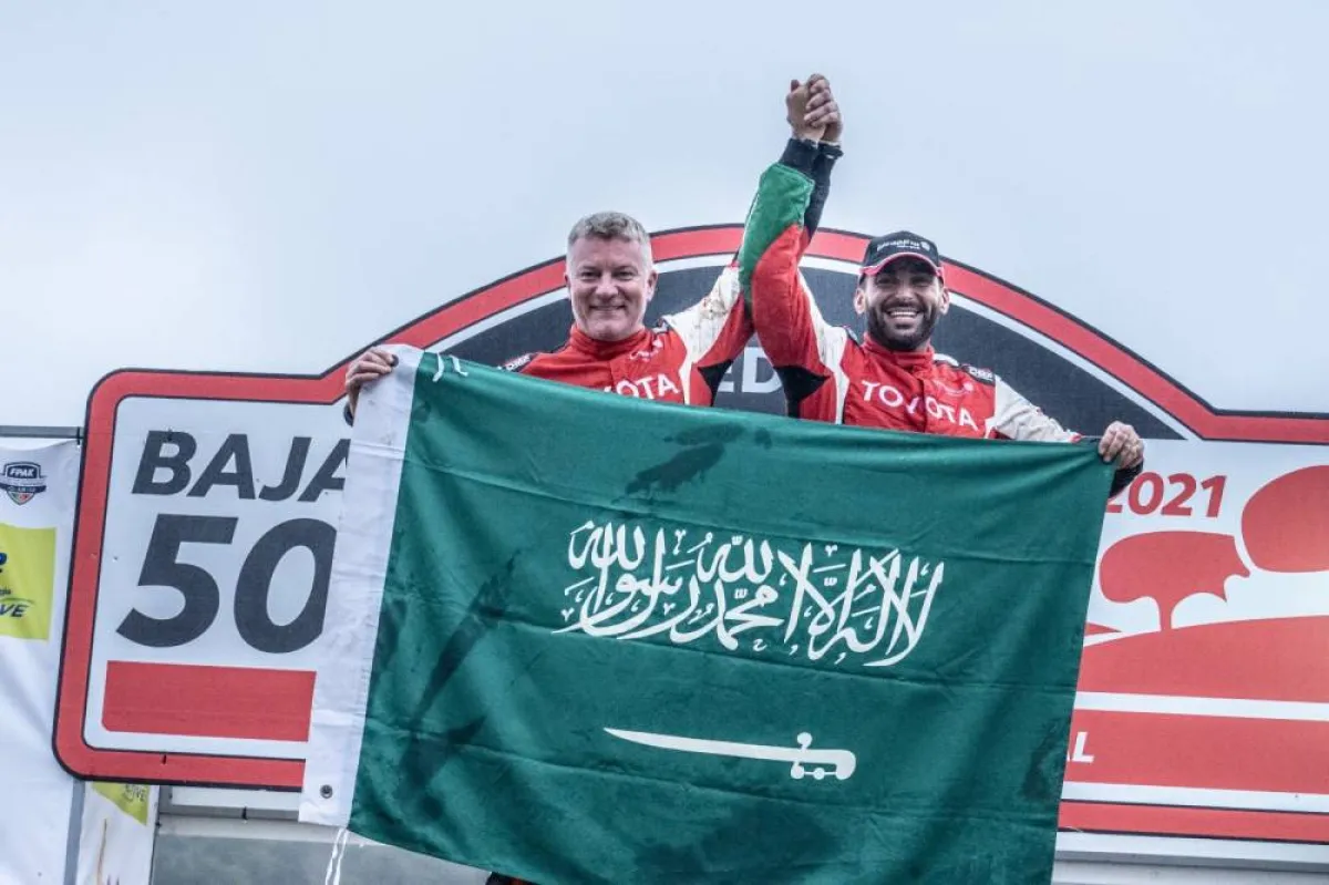 يزيد الراجحي أول سعودي يتوج بطلا لكأس العالم للراليات الصحراوية