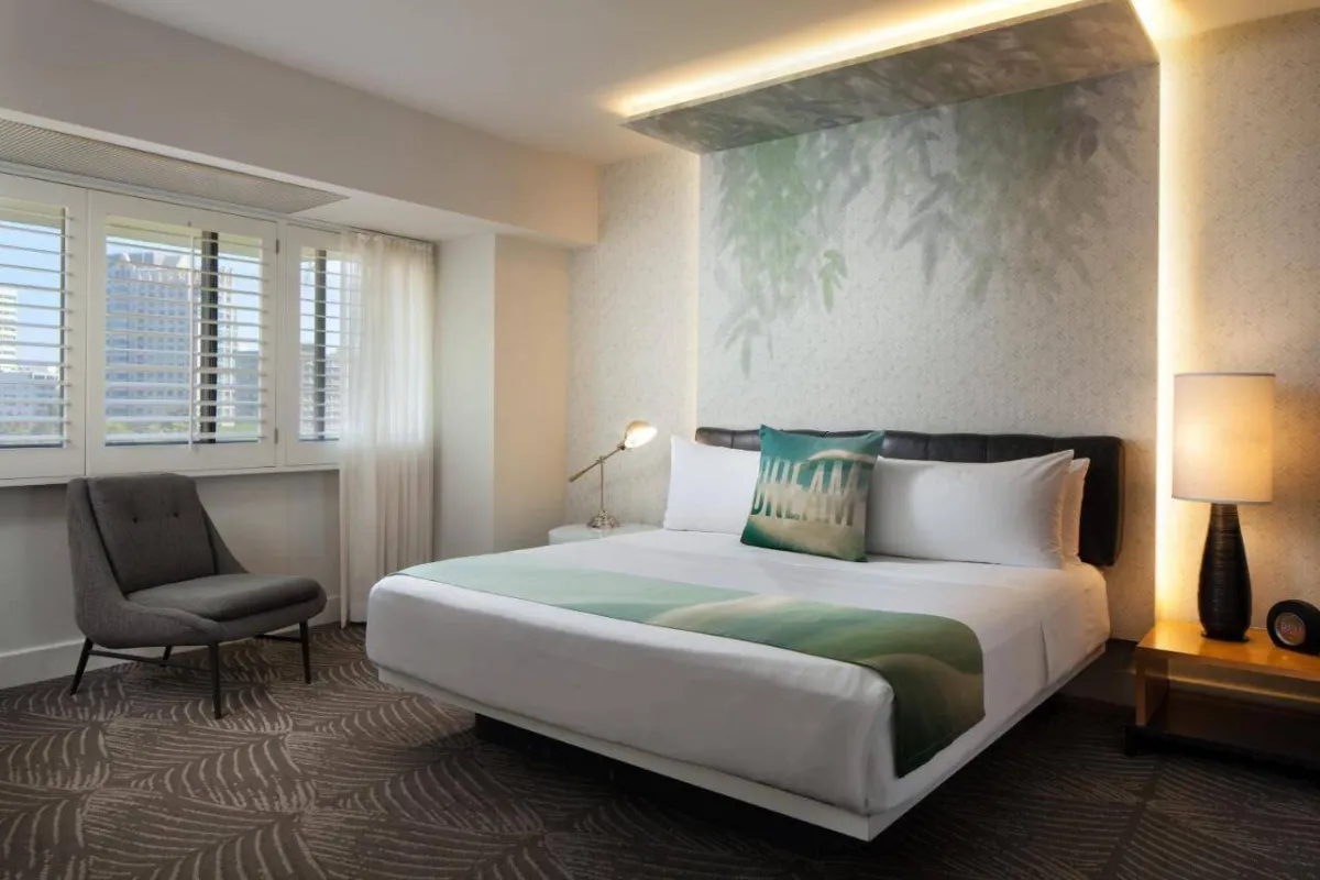 دابليو لوس أنجلوس - ويست بيفرلي هيلز