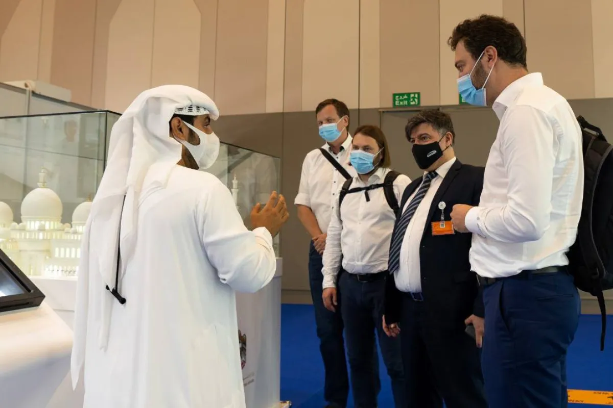 اطلع زوار المنصة على رسالة الجامع في تعزيز التسامح  والتعايش بين كافة الشعوب. الصورة من "وام"