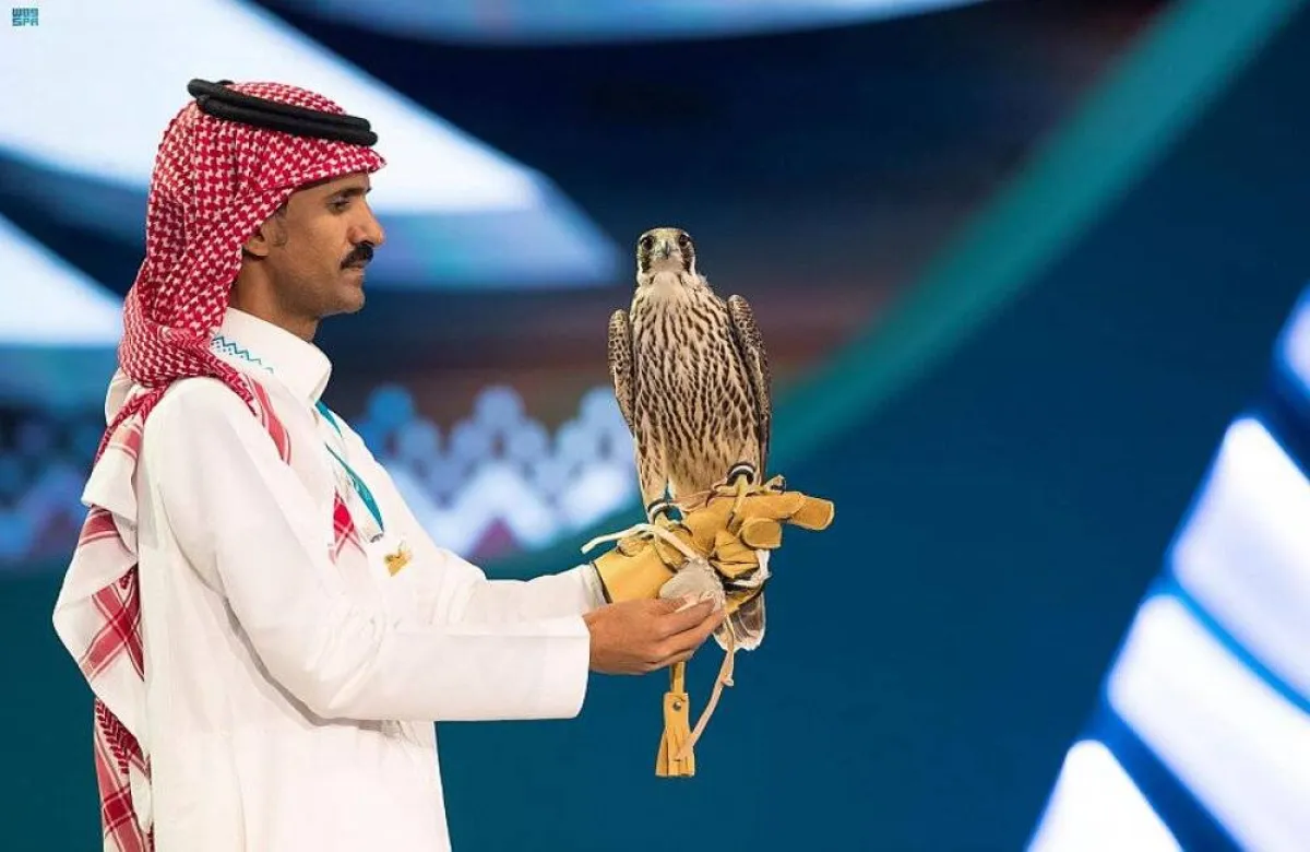 تستقبل فرق النادي في خمسة مناطق